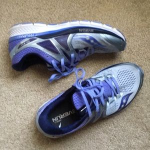 Women’s Size 9 Sauconys great condition